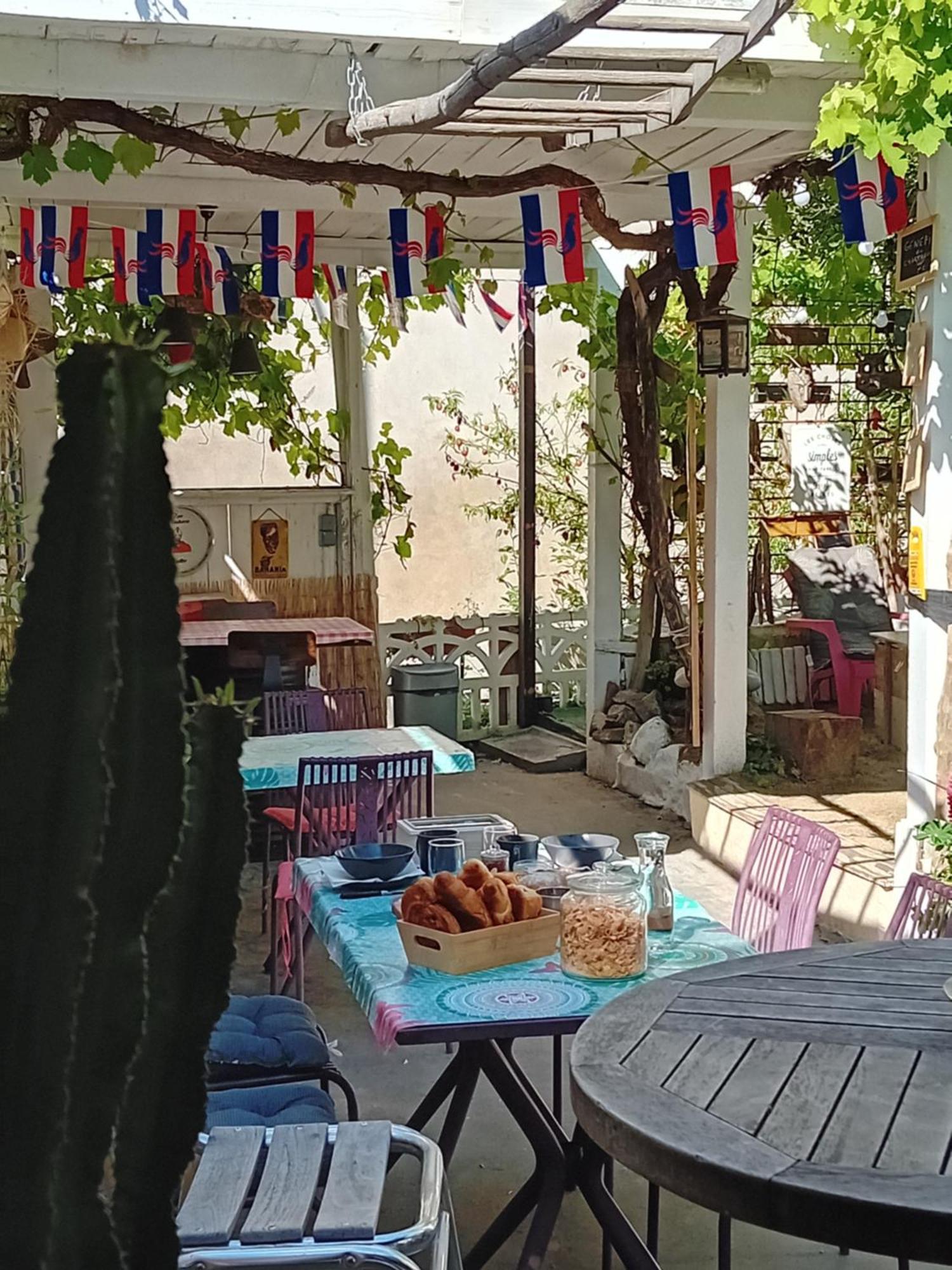 Houlala - Relais D'Etape - Chambres D'Hotes Pont-Eveque Eksteriør bilde