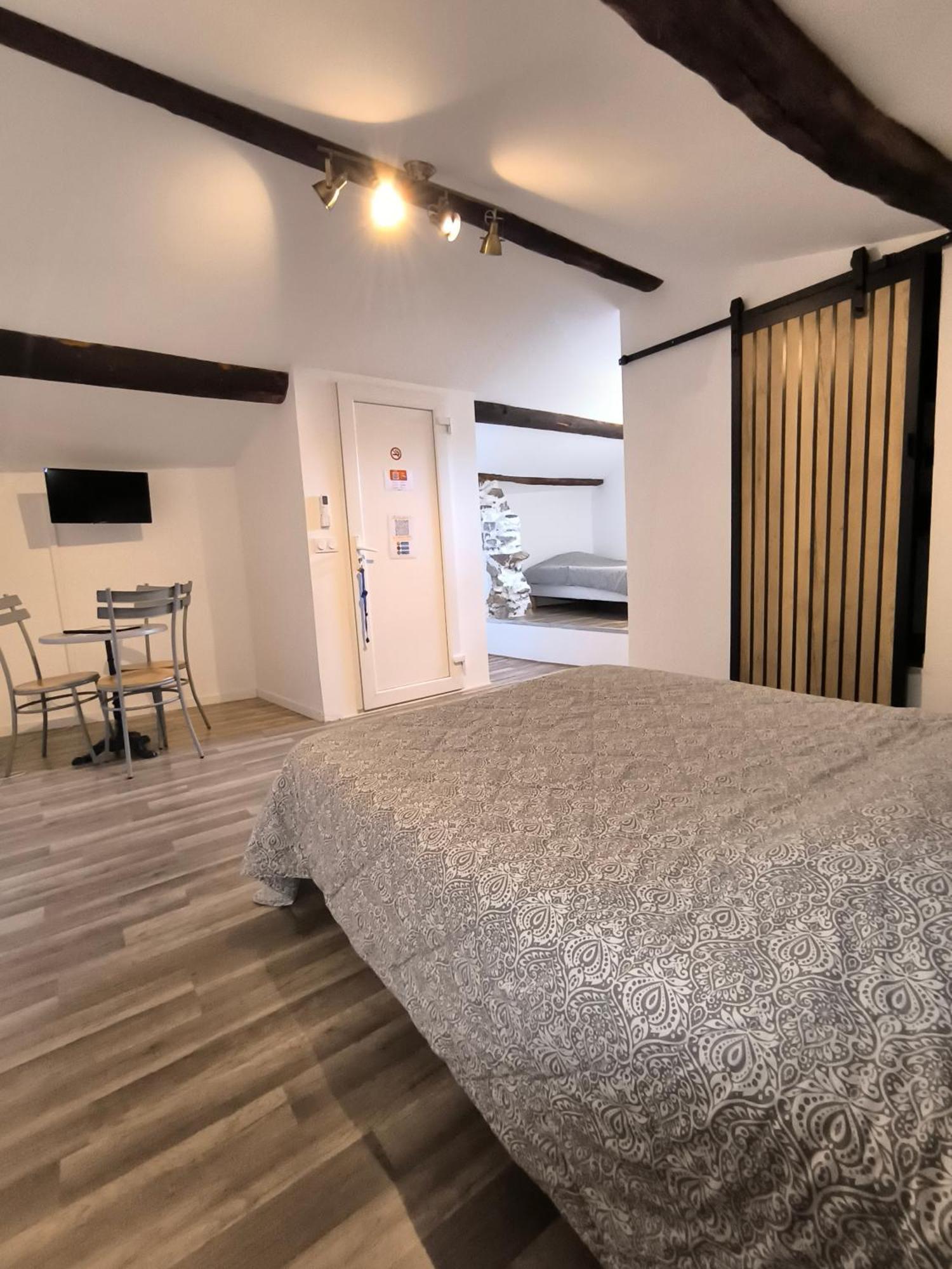 Houlala - Relais D'Etape - Chambres D'Hotes Pont-Eveque Eksteriør bilde